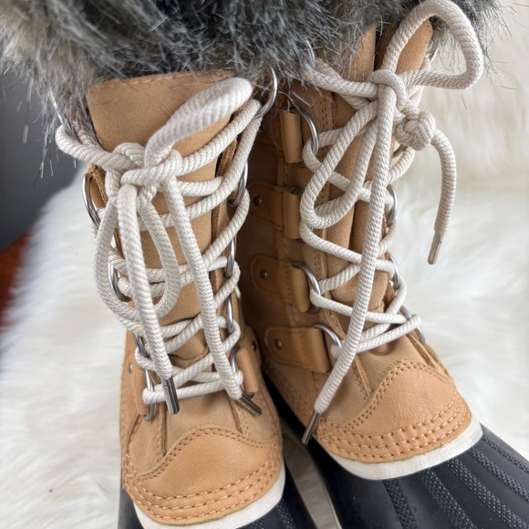 Sorel Black and Tan Laceup Winter Boots with Fur Trim. Size 7.5 Woman’s - Picture 7 of 10